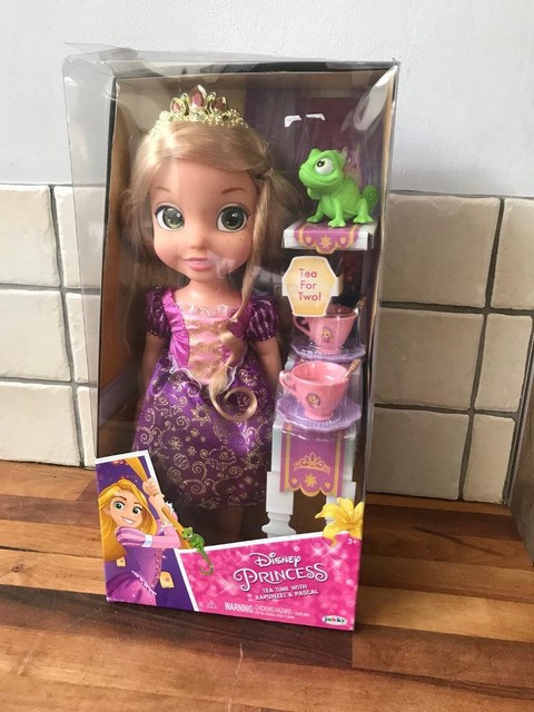 tea time with rapunzel and pascal